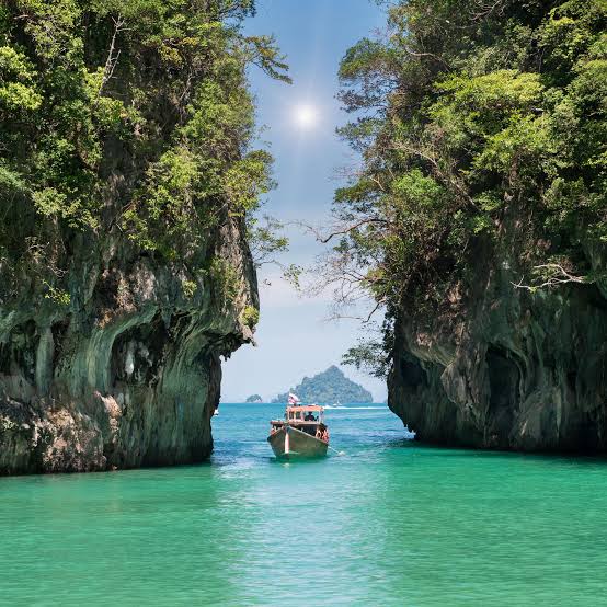Phuket, Thailand- Tender