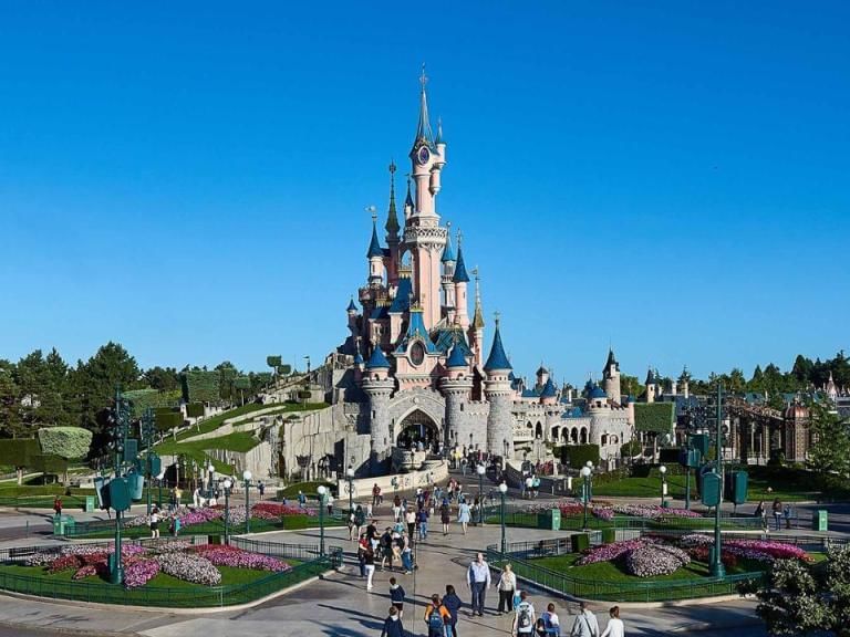 Disneyland 1 Day / 1 Park Ticket with Private Transfer