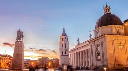Riga – Rundale Palace – Hill of Crosses – Trakai Castle – Vilnius