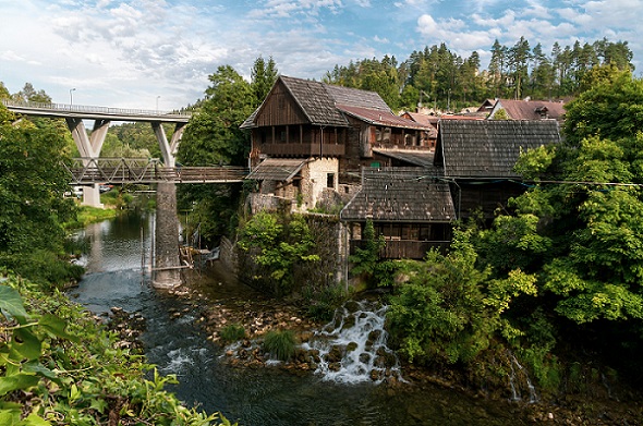 Plitvice Lakes National Park and Rastoke Excursion