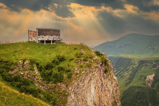 GUDAURI TOUR