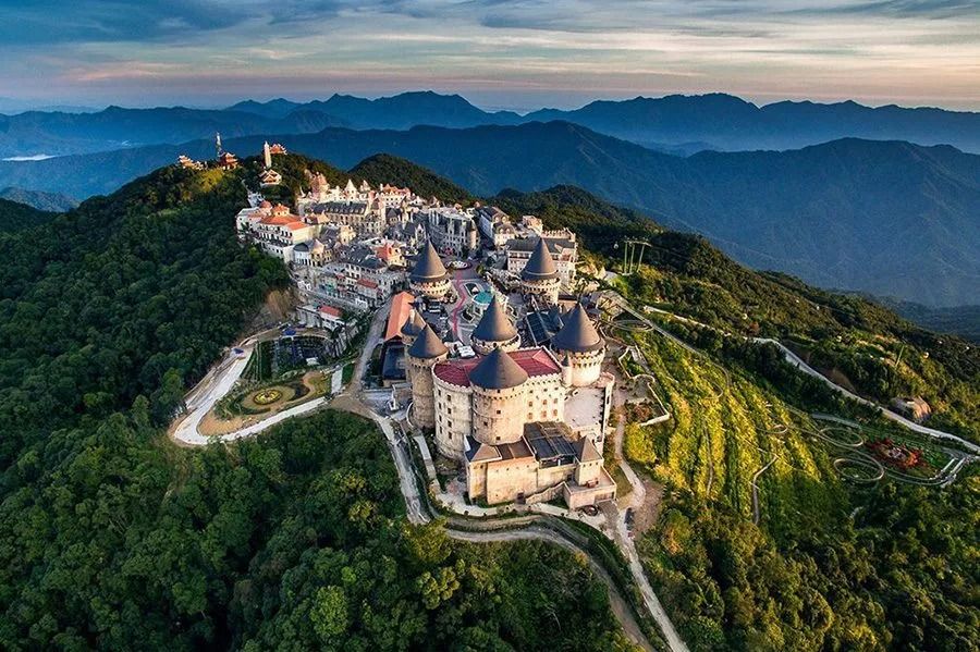 Ba Na Hills & Golden Bridge