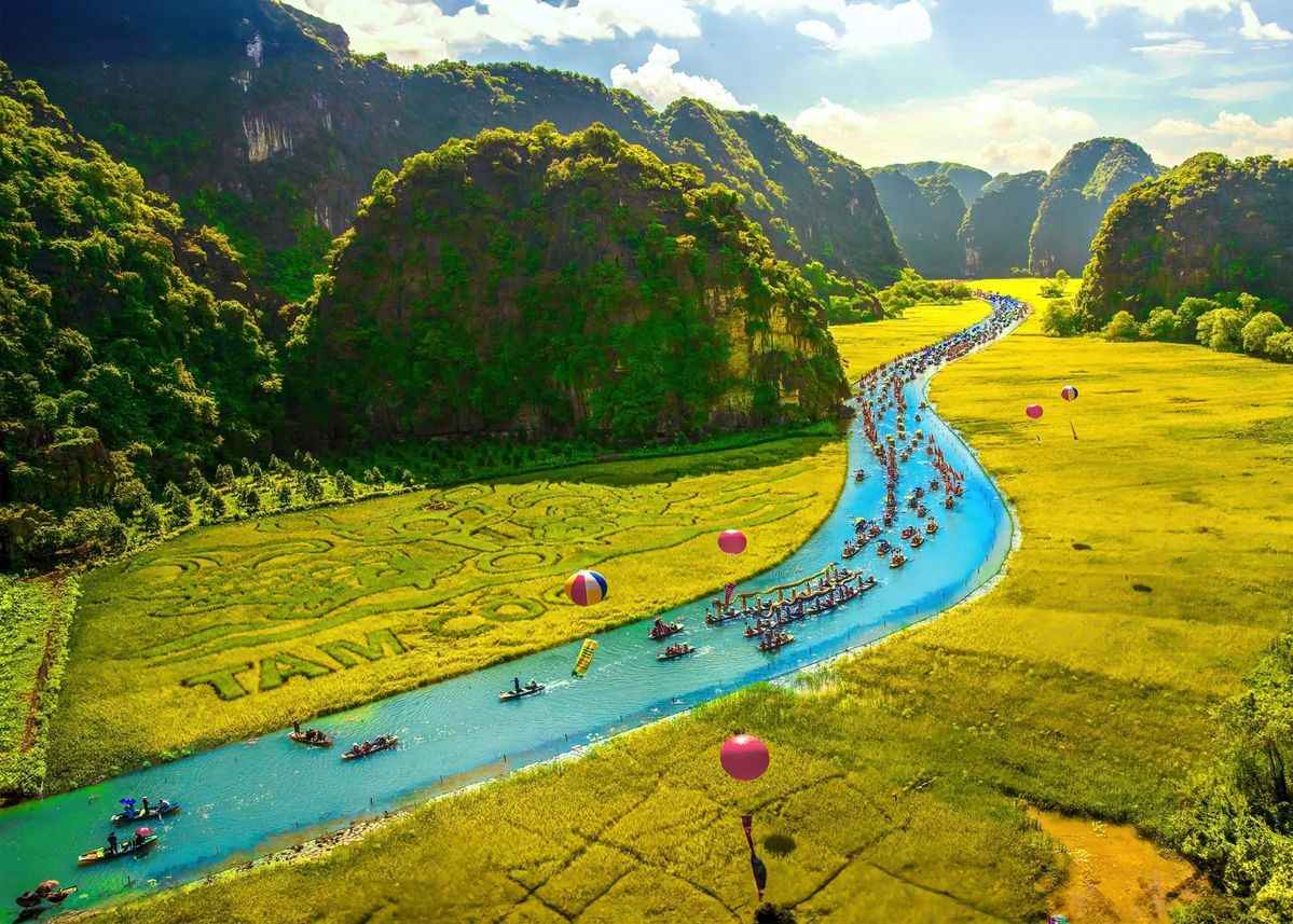 Full-Day Ninh Binh Tour (Hoa Lu - Tam Coc - Mua Cave) with Local Lunch