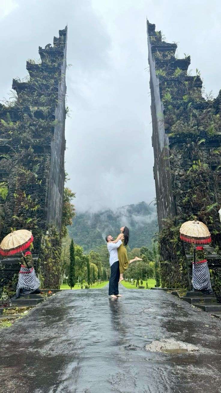 Check in to Kuta & Handara Gate, Ulun Danu, and Tanah Lot Sunset tour 