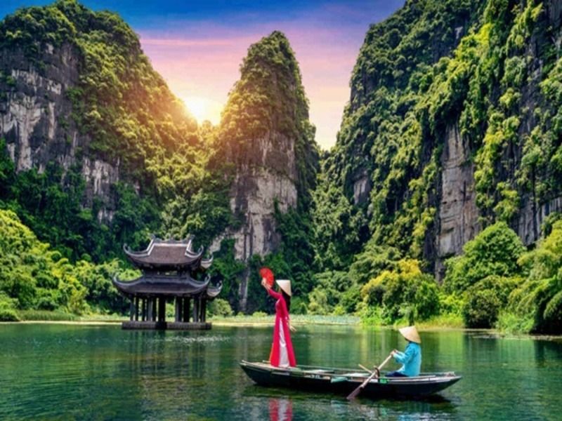 Ninh Binh Day Trip (Hoa Lu & Tam Coc)