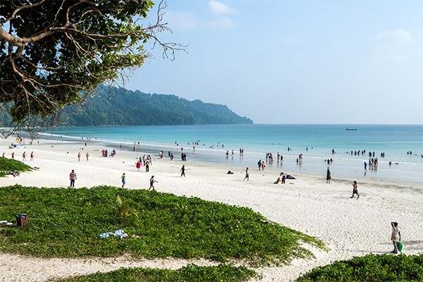 Visit Elephant Beach or Kalapatthar Beach