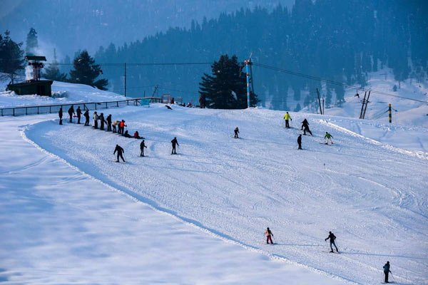 Excursion to Gulmarg – Gondola Ride & Snow Activities