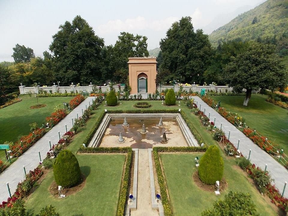 Arrival in Srinagar – Mughal Gardens 